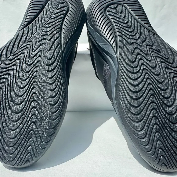 New Balance Fuel Cell Black and Gray court shoes - Picture 3 of 12